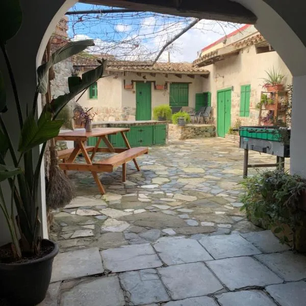 To Spiti Sto Xorko, hotel v destinaci Lythrodontas