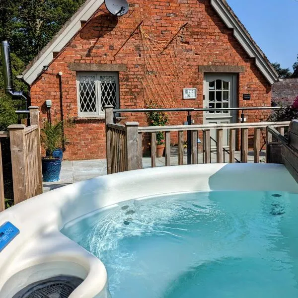 The Coach House Apartment at Cefn Tilla Court, Usk, hotel in Penrhôs