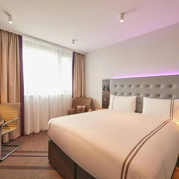 Premier Inn Karlsruhe City Am Wasserturm, hotel in Karlsruhe