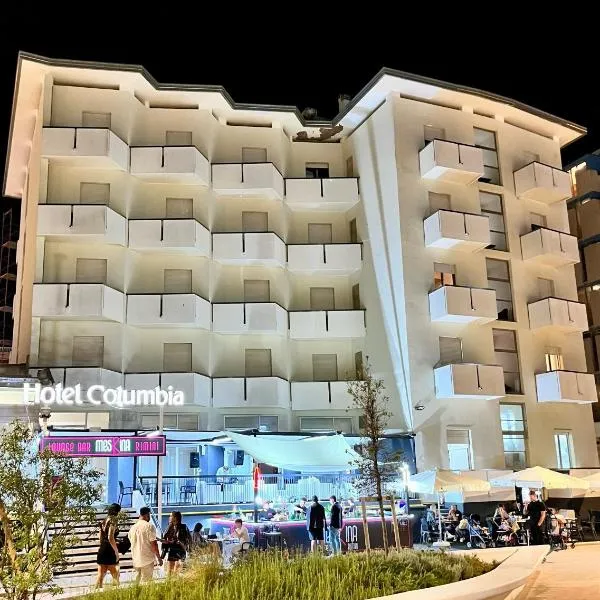 Hotel Columbia Frontemare، فندق في Fogliano Marina