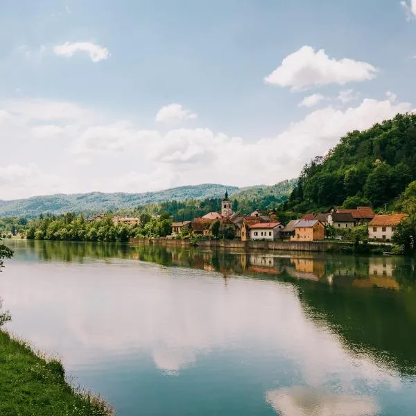 Apartments Gros, hotel em Šentjanž