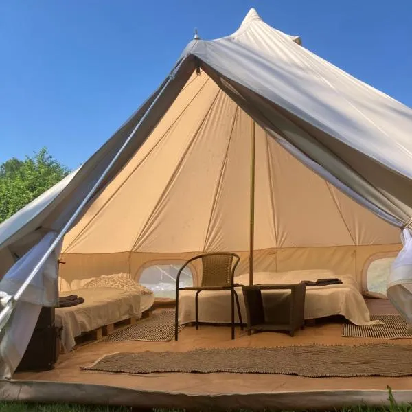 Mazury Glamping Kruklanki Polana Życzeń, מלון בŻywki