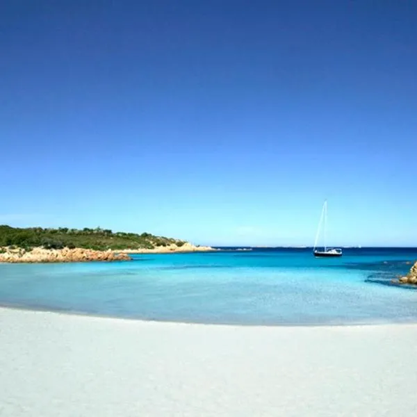 villa fronte mare, hotel en Cannigione