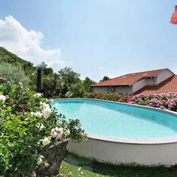 Barcollo House - Piscina nel verde, hotel v destinaci Stella
