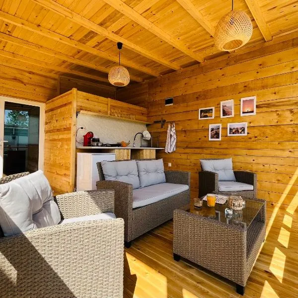 CozyHut Бунгало под Наем, hotel in Chernomorets