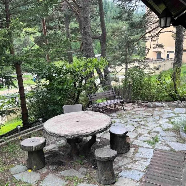 2 pièces jardin au pied des pistes, hotel em Valdeblore