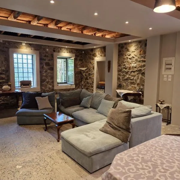 Filia Country House Family and Group Friendly Vacation Rental, hotel in Fília