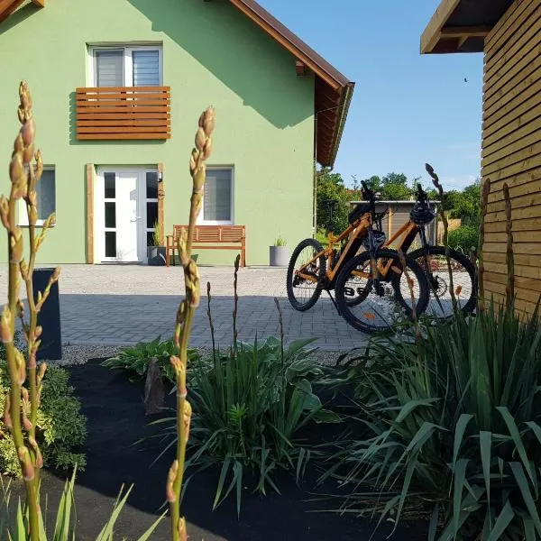 Holiday Home Znojmo w/ Wellness & Wine, hotel ve Znojmě