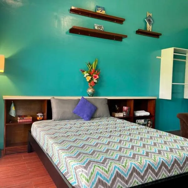 Ngermid Oasis-Spacious Studio Loft W/ Garden Views, hotel v destinaci Koror