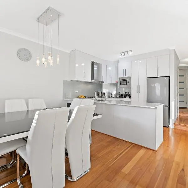 Modern Scarborough Townhouse, hotel v destinaci Perth