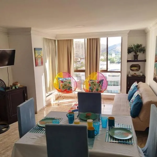 Apartamento con piscina cerca al mar Amoblado Rodadero Sur, hotel in Gaira