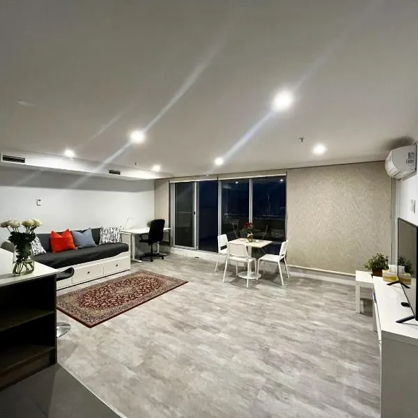 Dana-Cozy Apartment with Shared Entry in the City, hotel in Canberra