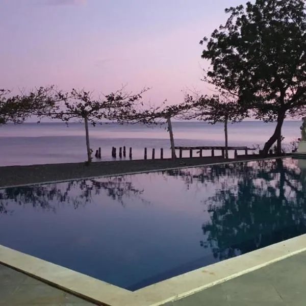 The Joglo By The Beach Pemuteran Bali, hotel v destinaci Pemuteran