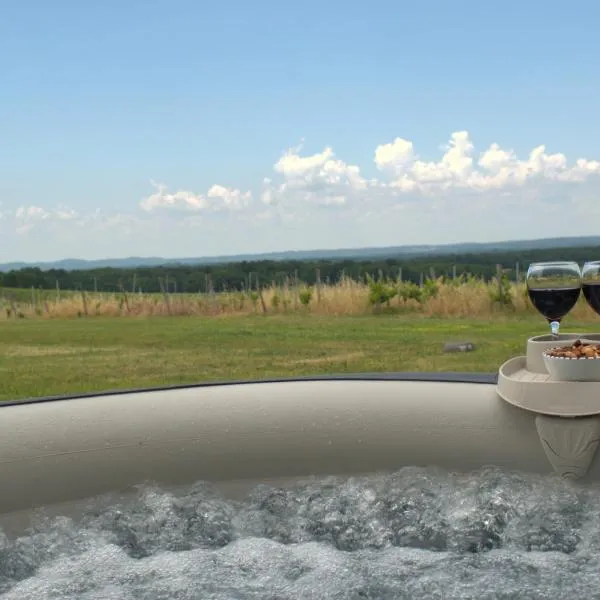 Périgourdine avec spa et vue, hotel en Pomport