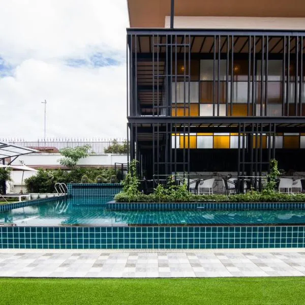 Blue Lagoon Hotel, hotel di Chiang Rai