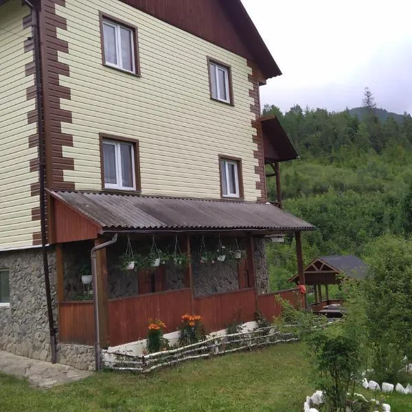Родинна оселя, hotel v destinaci Slavske