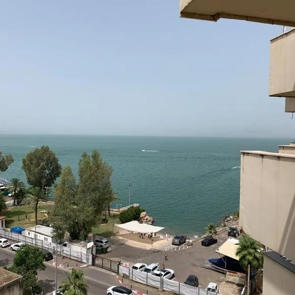 על שפת כנרת, hotel v destinaci Tiberias