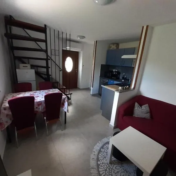 Apartman Sunset, hotel v destinaci Plomin