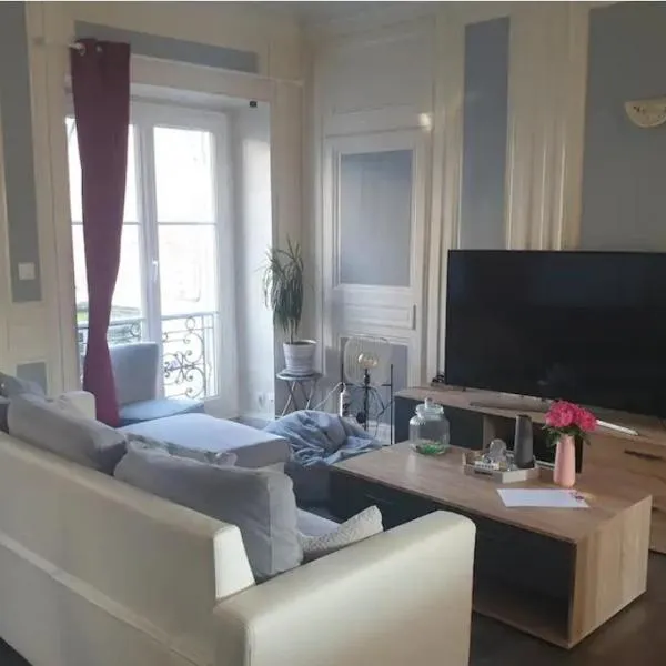 Appartement idéal en centre ville โรงแรมในปองต์-เอาเดแมร์