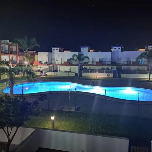 Casa familiar a pie de piscina, hotel en Vera