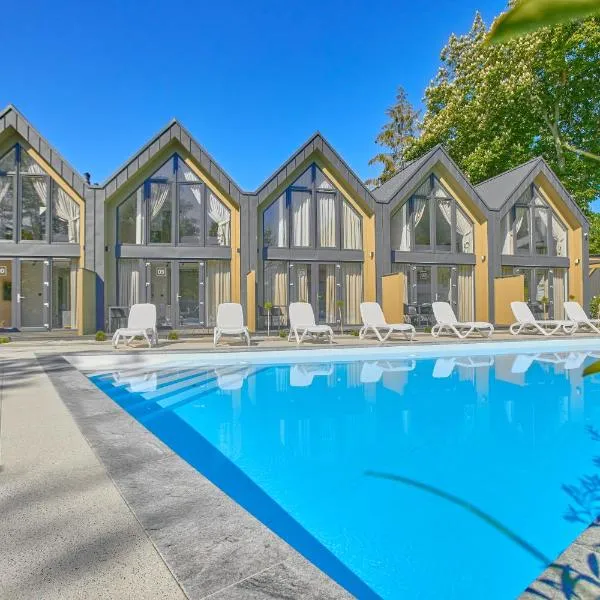 Domki Premium Nautica blisko plaży, hotel in Rewal