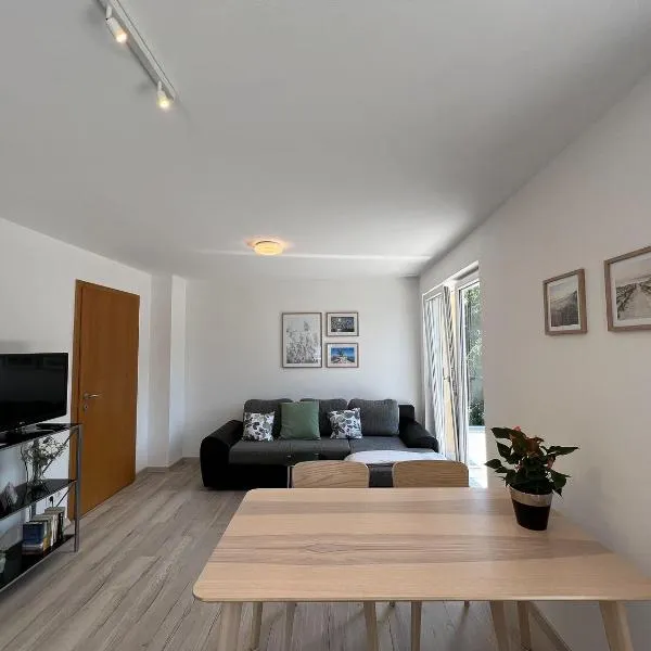 Apartment Sunshine, hotel in Höchst