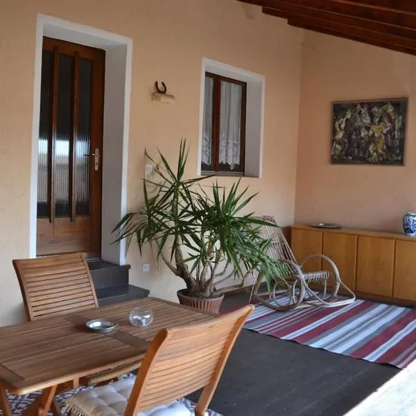 Casa tipica a Meride Al Punt da Gian, hotel v destinaci Meride