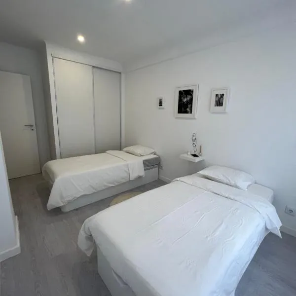 Neptun guest house, hotel v destinaci Queluz