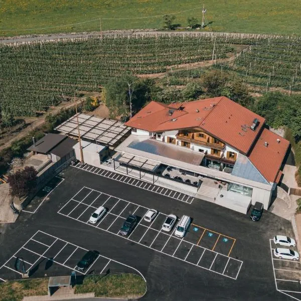 Hotel Restaurant Putzer, hotel v destinaci Naz-Sciaves