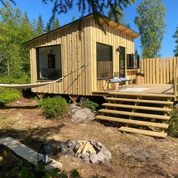 Forest cabin with stunning mountain view & Sauna, hotel v destinaci Torsby
