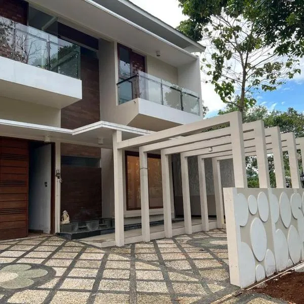 Cozy villa with swimming Pool in Sentul, hotel v destinaci Bogor