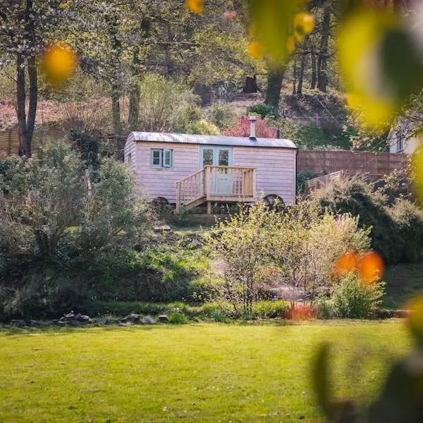 Dipper's Hut - Luxury Shepherds Hut with Hot Tub, hotelli kohteessa Blakeney
