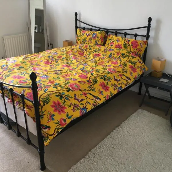 Double Room with en-suite shower and juliet balcony, מלון בRossendale