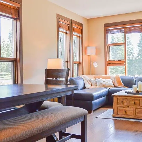 Stones Throw #24, hotel in Sun Peaks