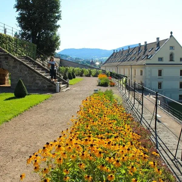 Zámecká sýpka, hotel in Děčín