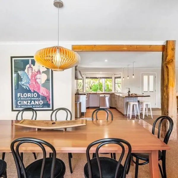 'The Love Shack' Pet-Friendly Beach Bungalow, hotel in Prevelly