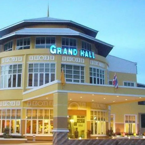 Grand Hill Resort and Spa, hotel en Nakhon Sawan