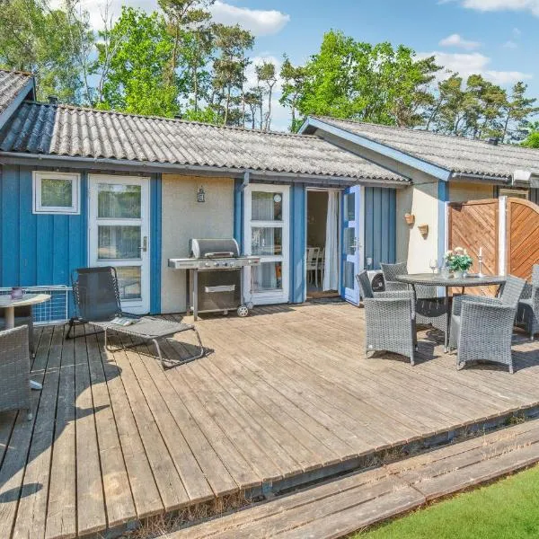 2 Bedroom Lovely Apartment In Nexø, hotel in Neksø