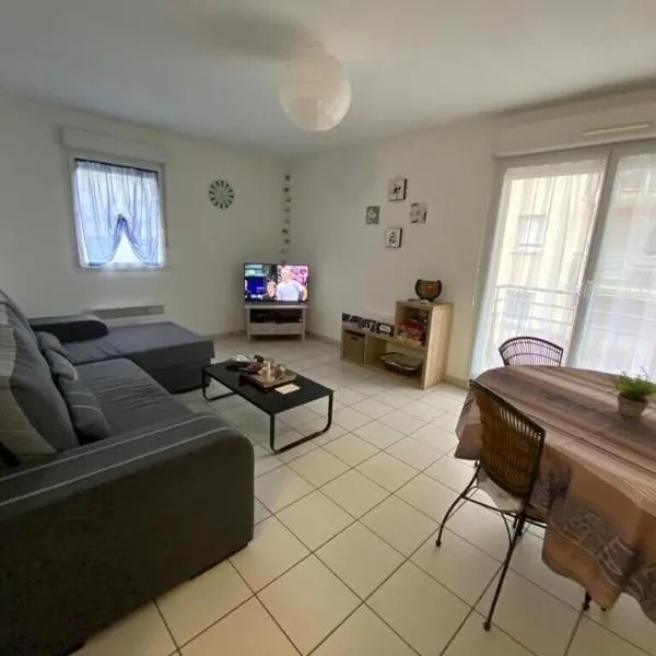 Beautiful quiet and spacious 61 m2 apartment near the city center and the sea, Hotel in Saint-Valéry-en-Caux