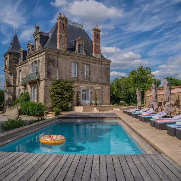 Le Château des Tourelles en Vendée，Les Landes-Génusson的飯店