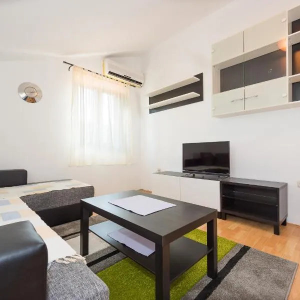 Apartments Remini, hotel in Grebaštica