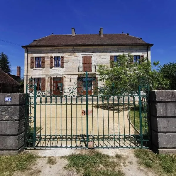 Gîte 4 étoiles dans le Jura - Lagoon, Hotel in Arc-et-Senans