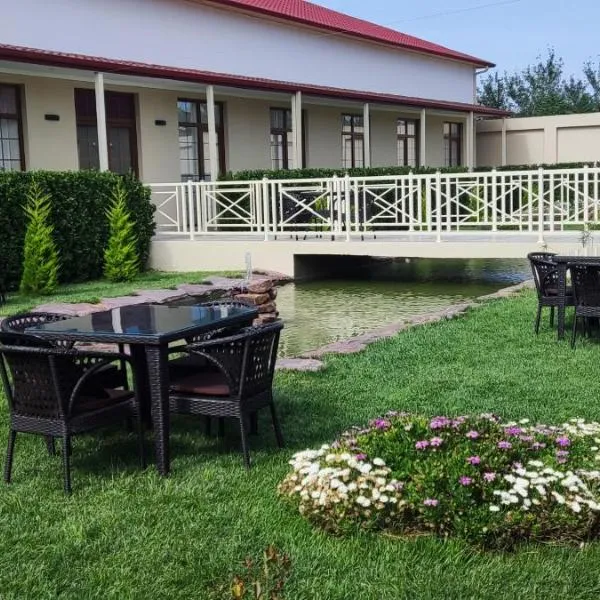 Very Well Guest House, hotel in Bina