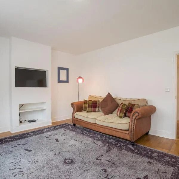 Trendy Flat in Sunninghills Village Atmosphere - Pass the Keys, hotel a Ascot