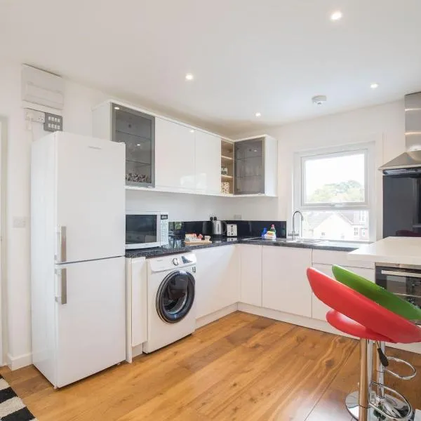 Trendy Flat in Sunninghill's Village Atmosphere - Pass the Keys, ξενοδοχείο στο Άσκοτ