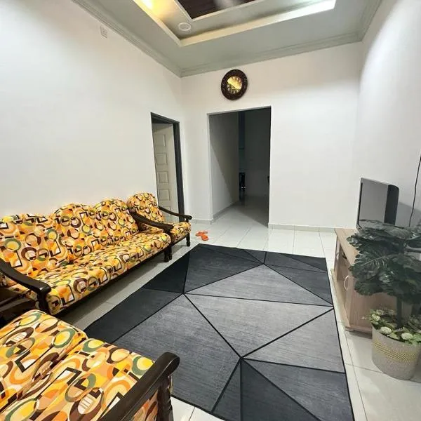 Sara Homestay 1 & Sara Homestay 2, hotel in Marang