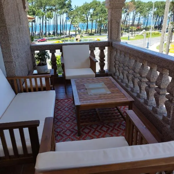 piso chalet en playa samil, hotel v destinaci Vigo