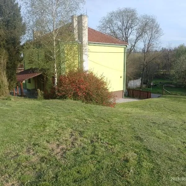 Apartment in the Hájenka holiday house, hotel v destinaci Blažejovice