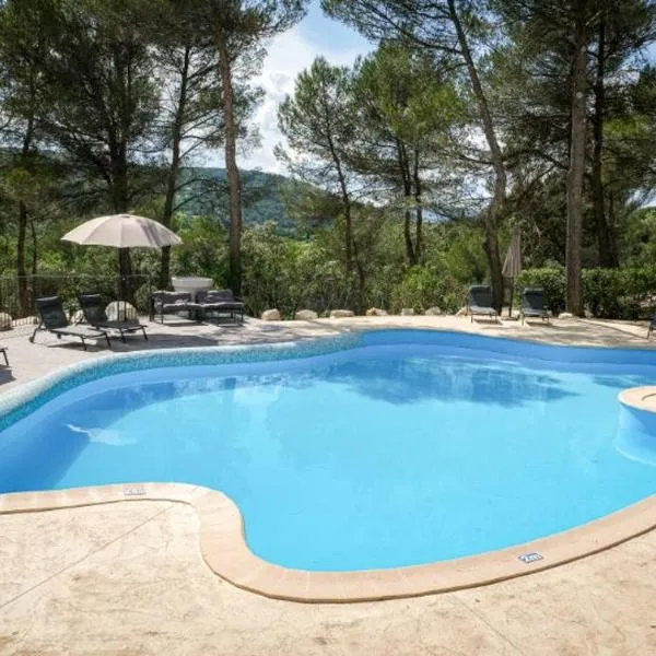 Hôtel La Pinède, hotel v destinácii Saint-Marcellin-lès-Vaison