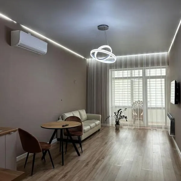 Квартира новая , 2 комн Исаева 71, hotel in Uralsk
